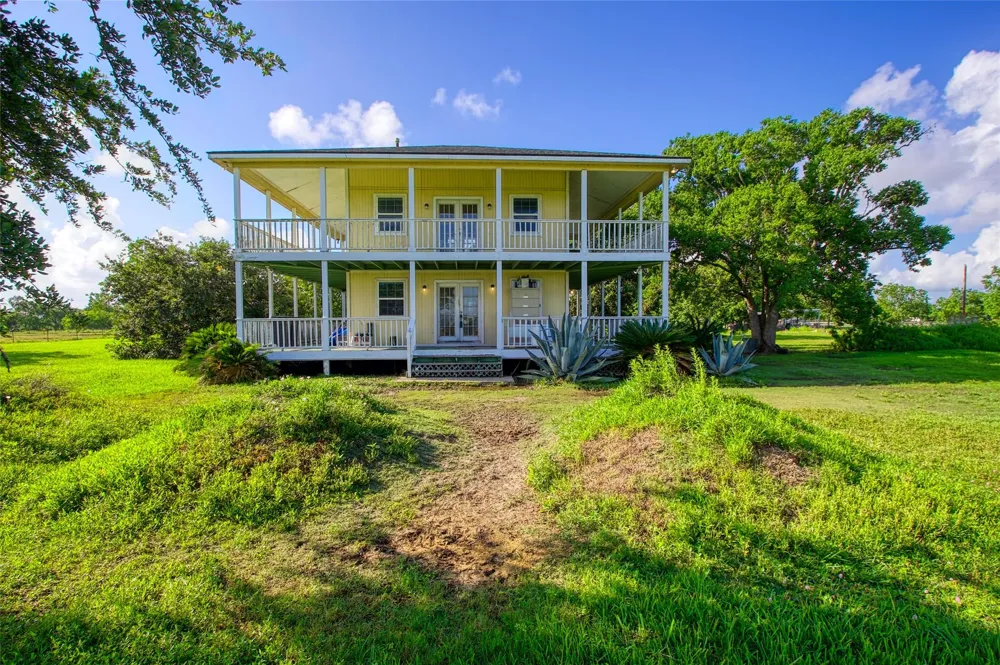 4201 Lawrence Road Beach City, TX 77523