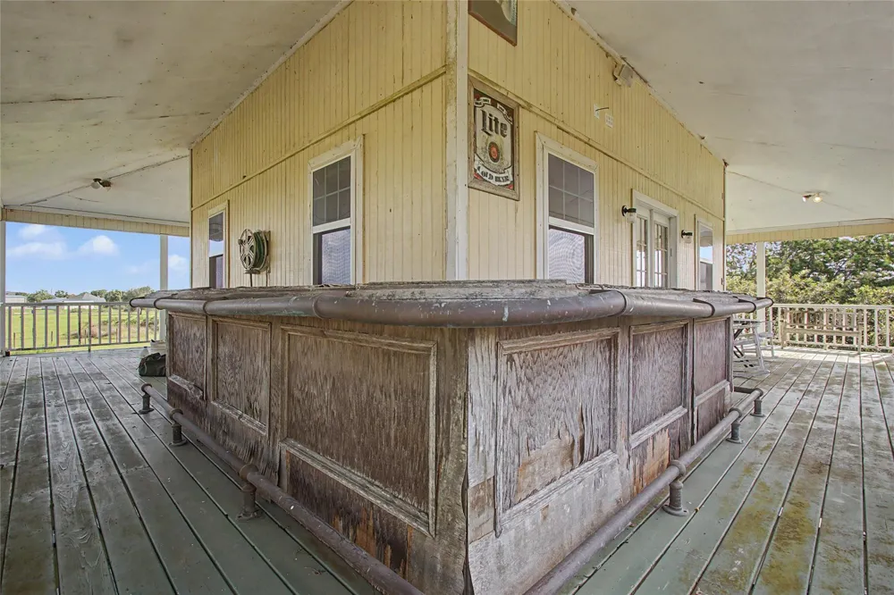 4201 Lawrence Road Beach City, TX 77523