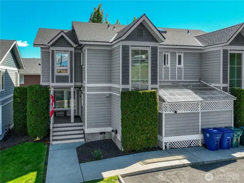 433 W Webster Avenue