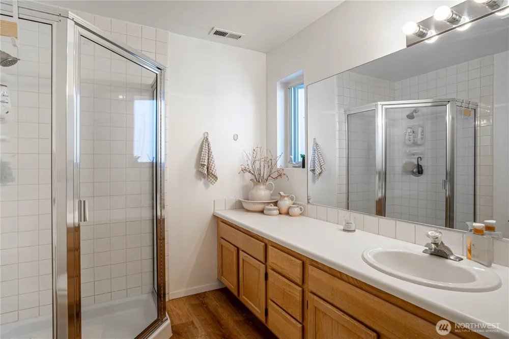 433 W Webster Avenue Chelan, WA 98816