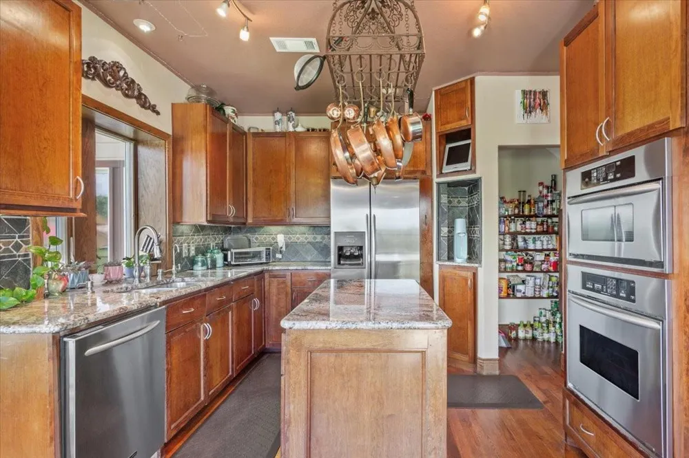 432 Lcr 456 Mexia, TX 76667