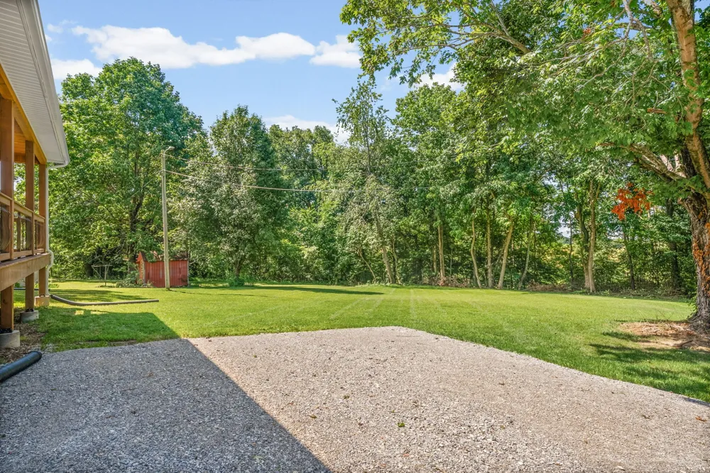 15 Locust Dr Erin, TN 37061