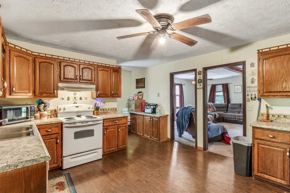16600 Center Hill Dam Rd Silver Point, TN 38582