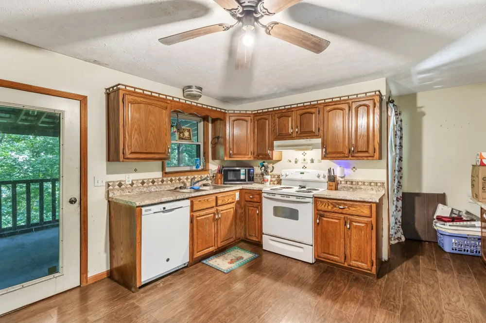 16600 Center Hill Dam Rd Silver Point, TN 38582