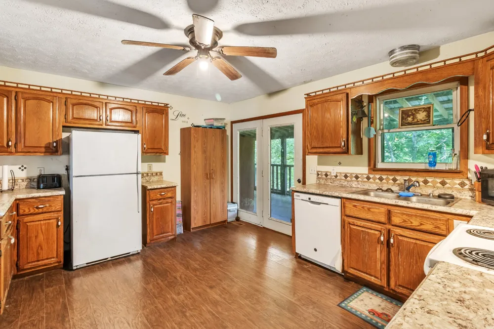 16600 Center Hill Dam Rd Silver Point, TN 38582