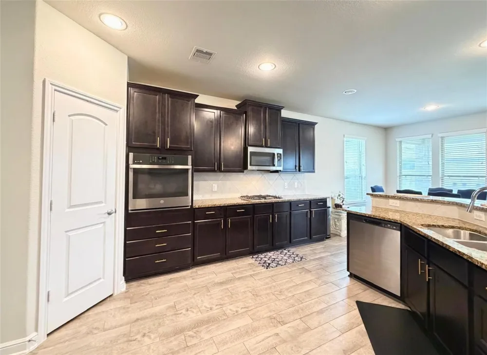 244 Upland Drive Waller, TX 77484
