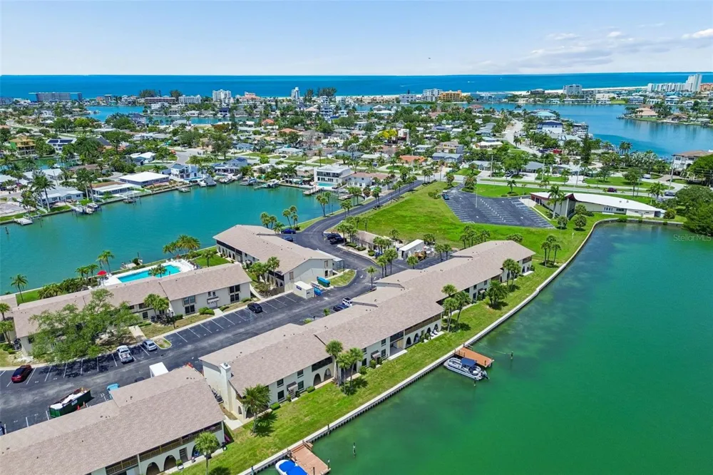 552 PLAZA SEVILLE COURT #97 Treasure Island, FL 33706