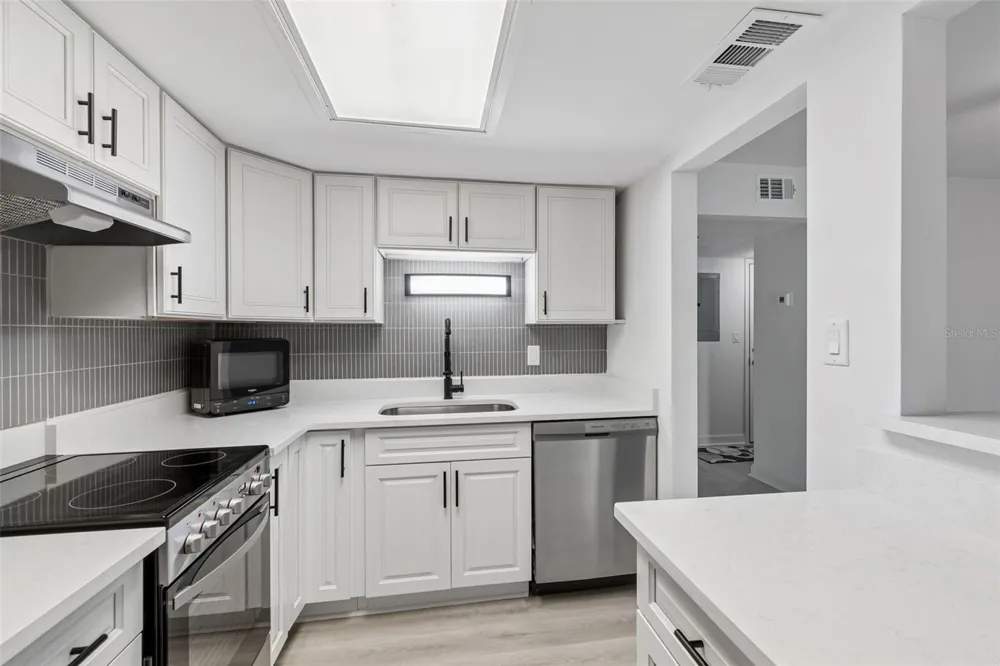 552 PLAZA SEVILLE COURT #97 Treasure Island, FL 33706