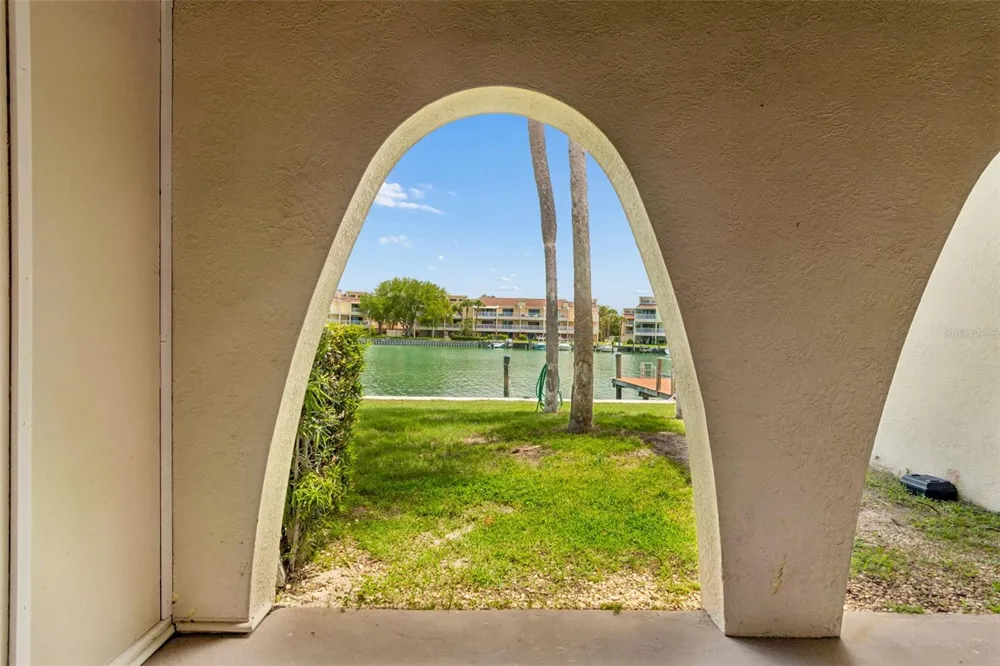 552 PLAZA SEVILLE COURT #97 Treasure Island, FL 33706