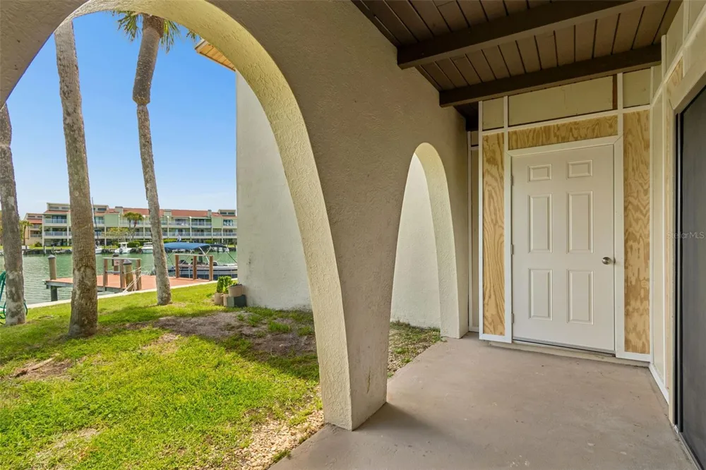 552 PLAZA SEVILLE COURT #97 Treasure Island, FL 33706