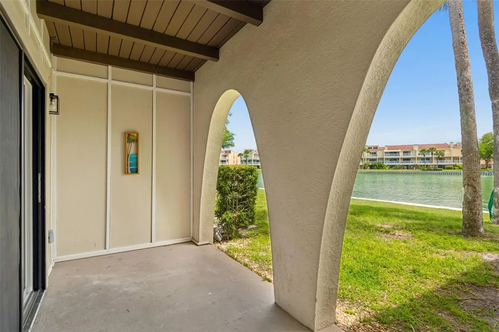 552 PLAZA SEVILLE COURT #97 Treasure Island, FL 33706