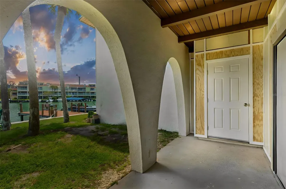 552 PLAZA SEVILLE COURT #97 Treasure Island, FL 33706
