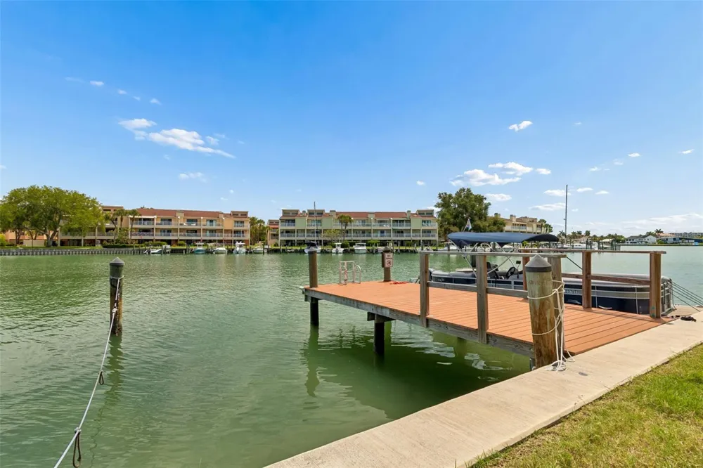 552 PLAZA SEVILLE COURT #97 Treasure Island, FL 33706