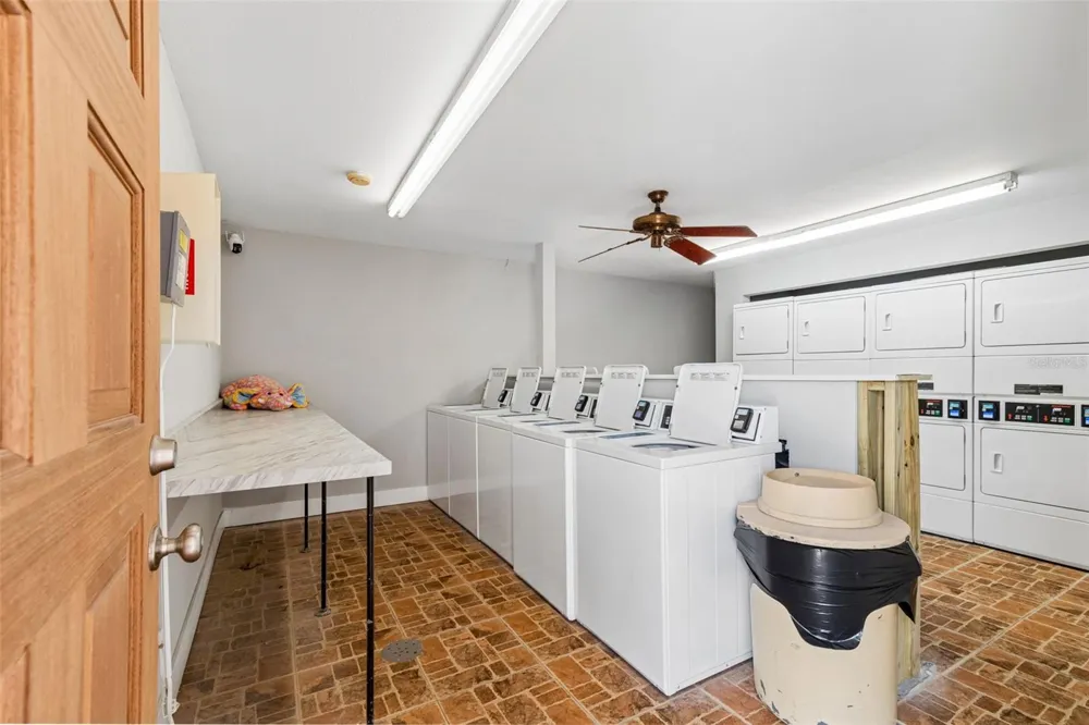 552 PLAZA SEVILLE COURT #97 Treasure Island, FL 33706
