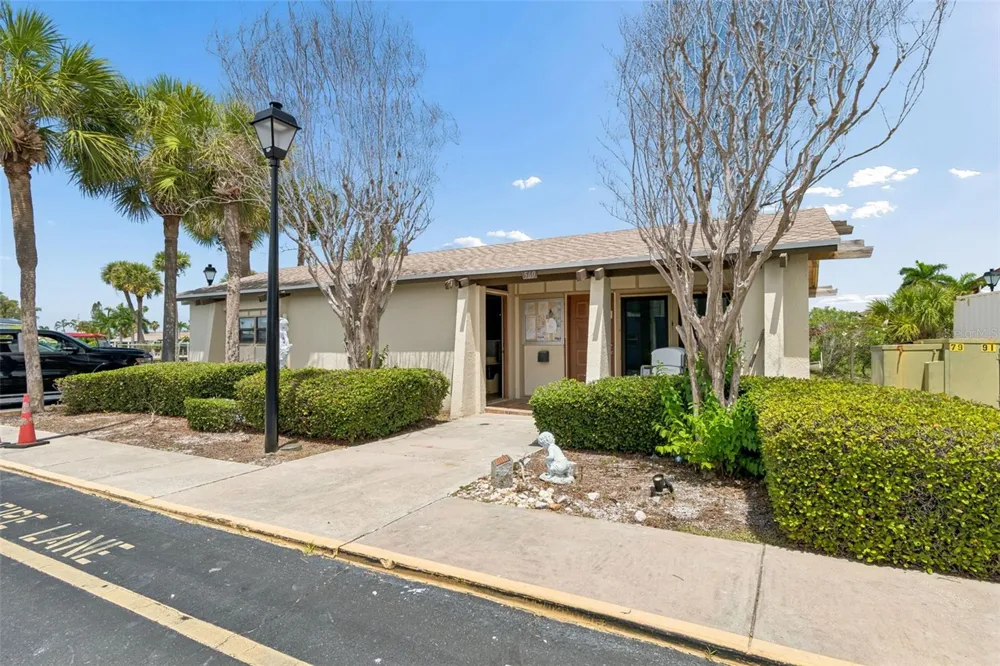552 PLAZA SEVILLE COURT #97 Treasure Island, FL 33706