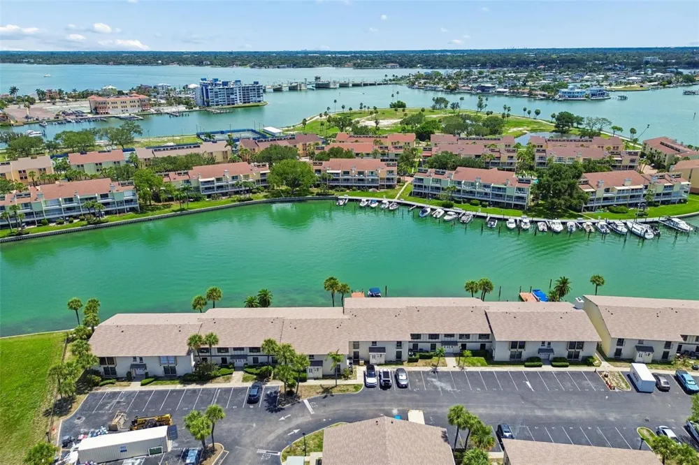 552 PLAZA SEVILLE COURT #97 Treasure Island, FL 33706