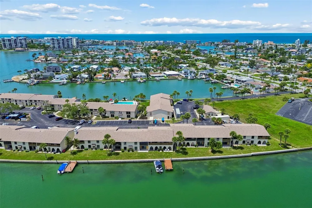 552 PLAZA SEVILLE COURT #97 Treasure Island, FL 33706