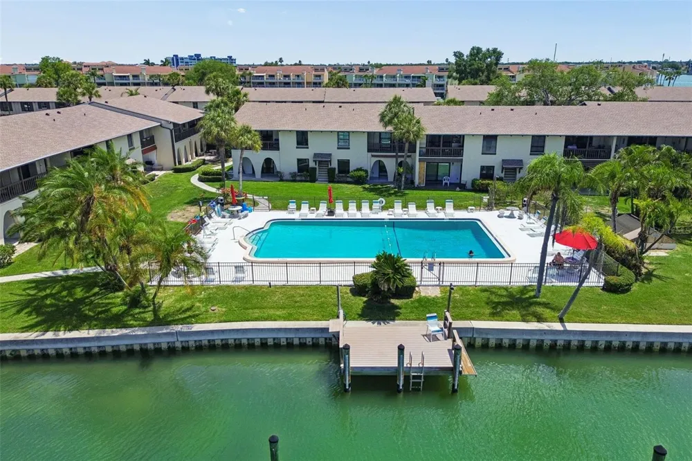 552 PLAZA SEVILLE COURT #97 Treasure Island, FL 33706