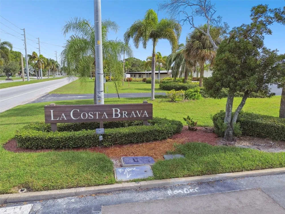 552 PLAZA SEVILLE COURT #97 Treasure Island, FL 33706