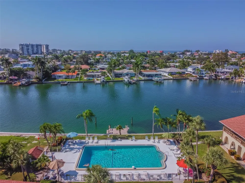 552 PLAZA SEVILLE COURT #97 Treasure Island, FL 33706