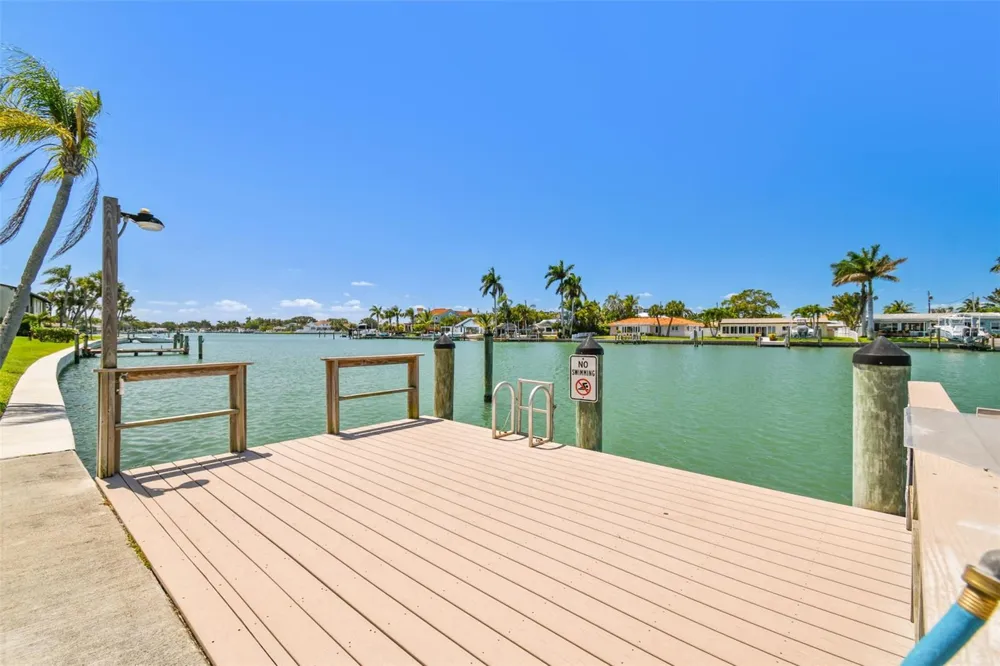 552 PLAZA SEVILLE COURT #97 Treasure Island, FL 33706