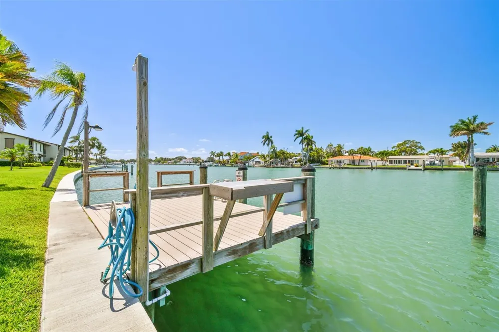 552 PLAZA SEVILLE COURT #97 Treasure Island, FL 33706