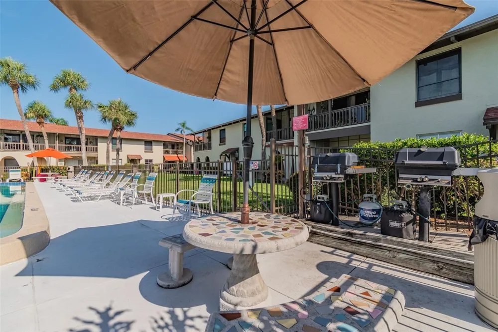 552 PLAZA SEVILLE COURT #97 Treasure Island, FL 33706