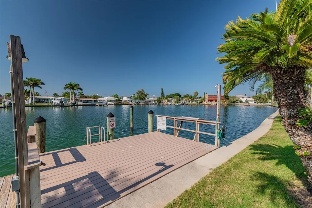 552 PLAZA SEVILLE COURT #97 Treasure Island, FL 33706