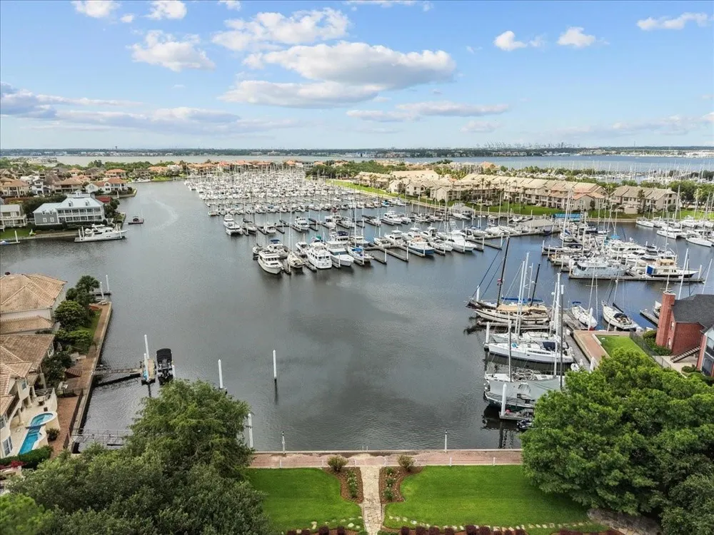 403 Waterford Way Kemah, TX 77565