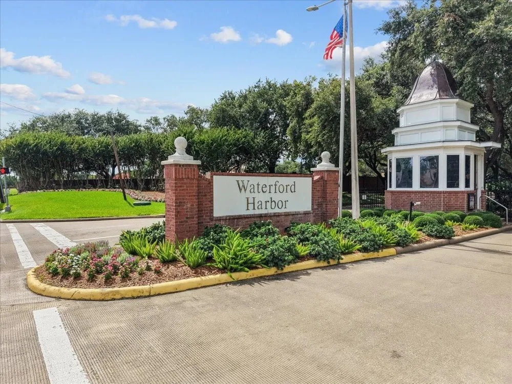 403 Waterford Way Kemah, TX 77565