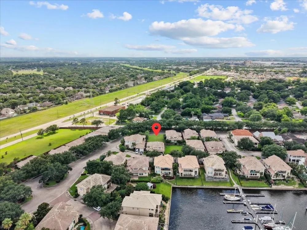 403 Waterford Way Kemah, TX 77565