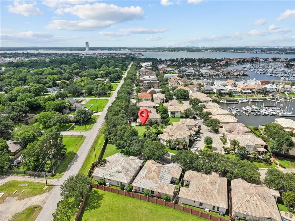 403 Waterford Way Kemah, TX 77565