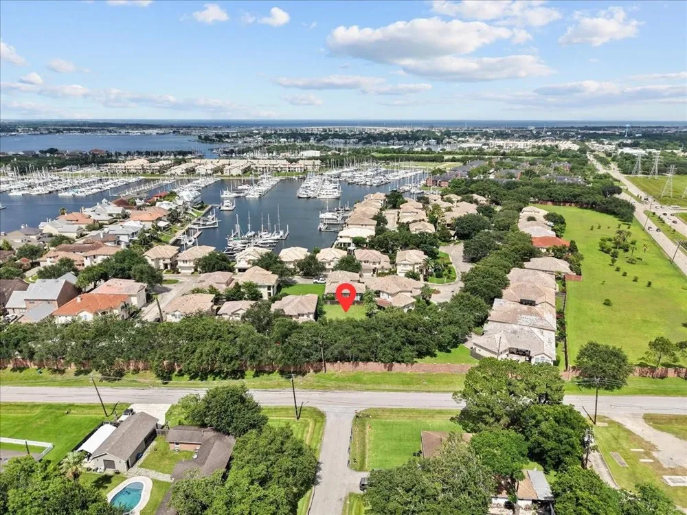 403 Waterford Way Kemah, TX 77565