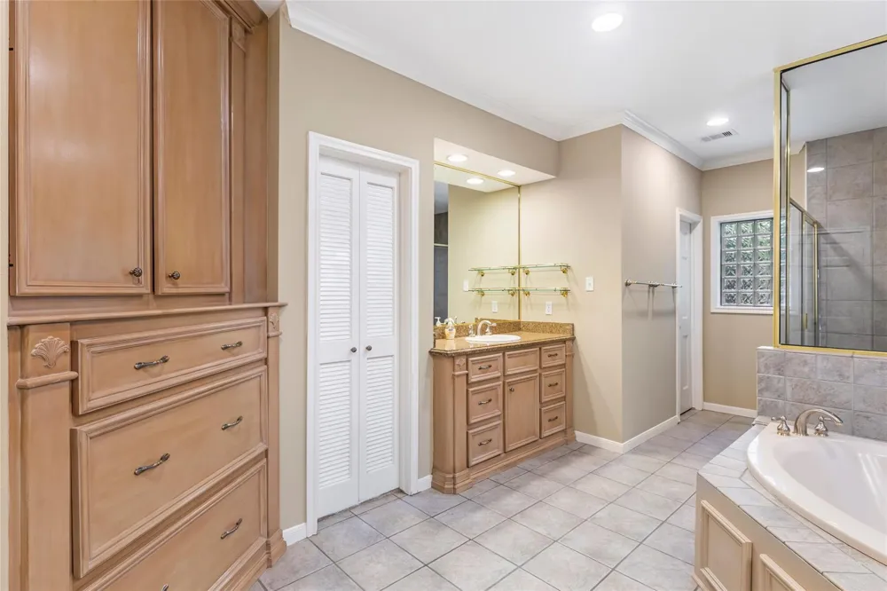 2515 Kings Forest Drive Kingwood, TX 77339