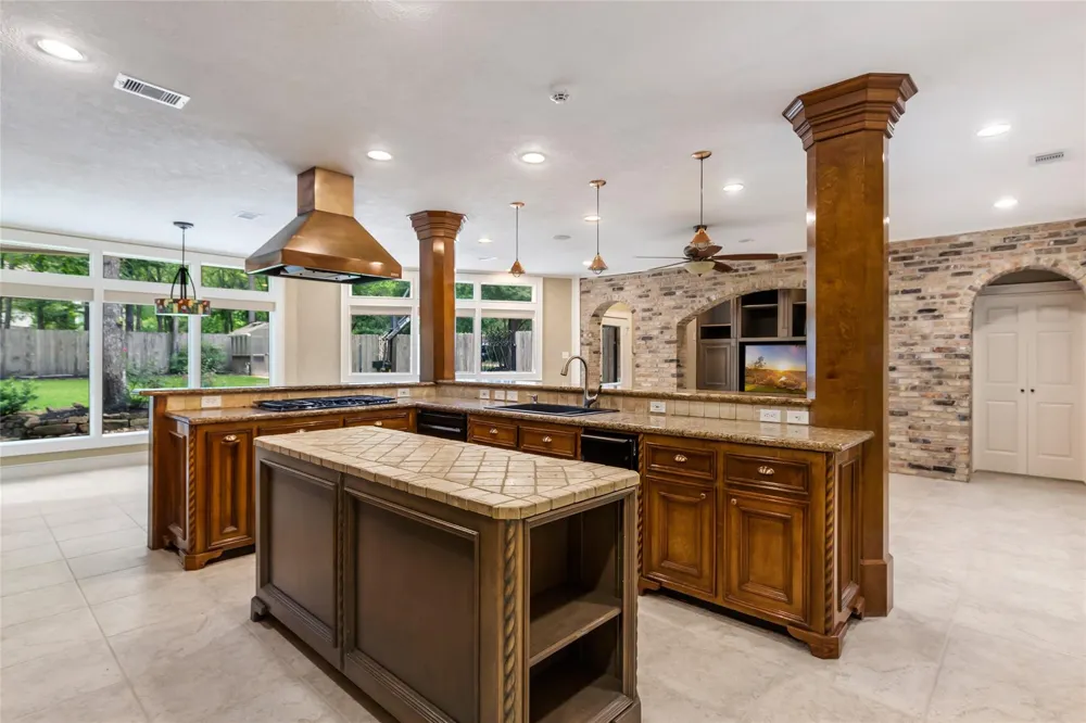 2515 Kings Forest Drive Kingwood, TX 77339