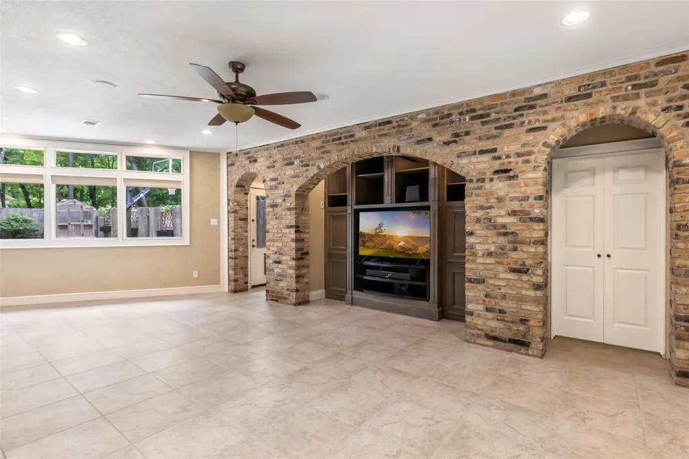 2515 Kings Forest Drive Kingwood, TX 77339