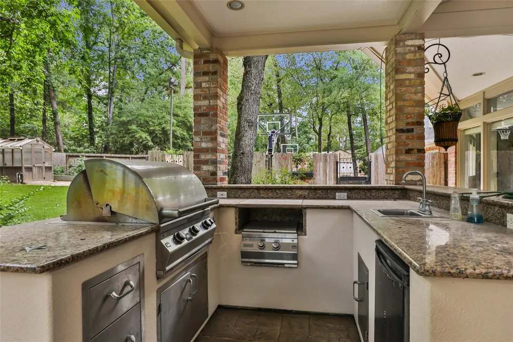 2515 Kings Forest Drive Kingwood, TX 77339