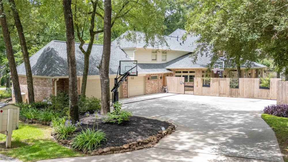 2515 Kings Forest Drive Kingwood, TX 77339