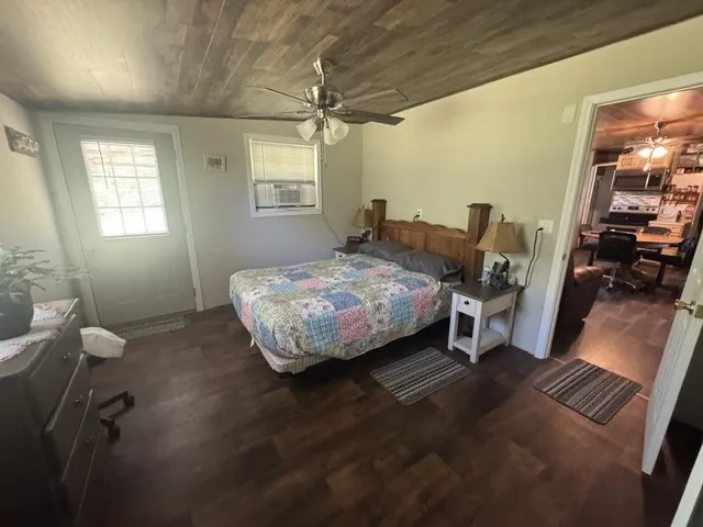 479 Horseshoe Bend Rd Linden, TN 37096