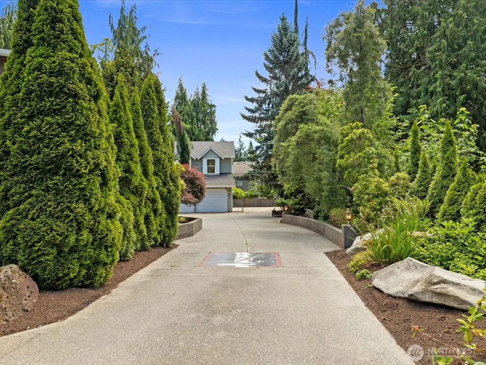 15931 2nd Place W Lynnwood, WA 98087
