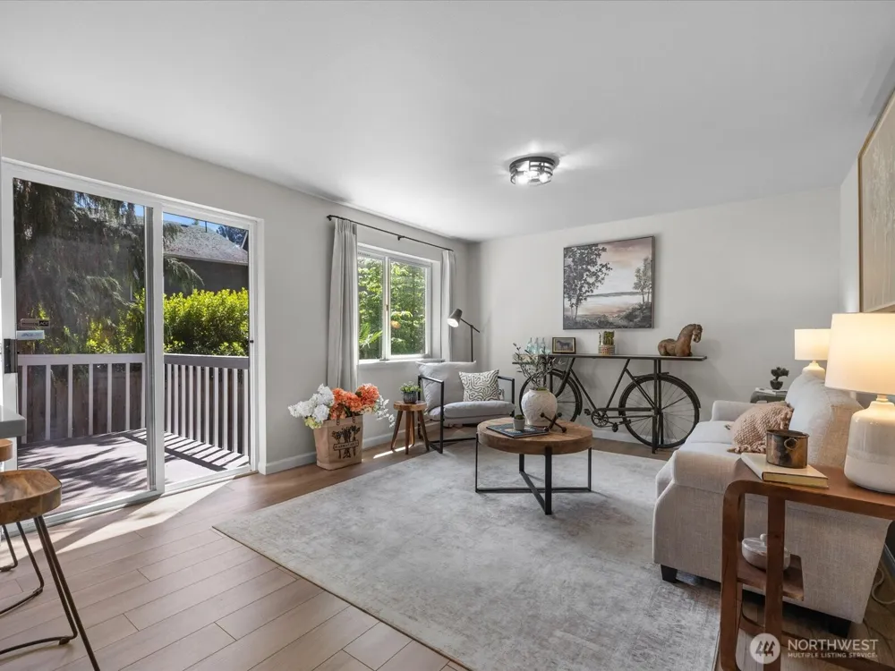 15931 2nd Place W Lynnwood, WA 98087
