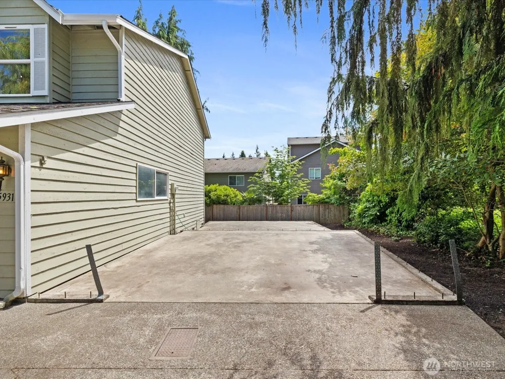 15931 2nd Place W Lynnwood, WA 98087