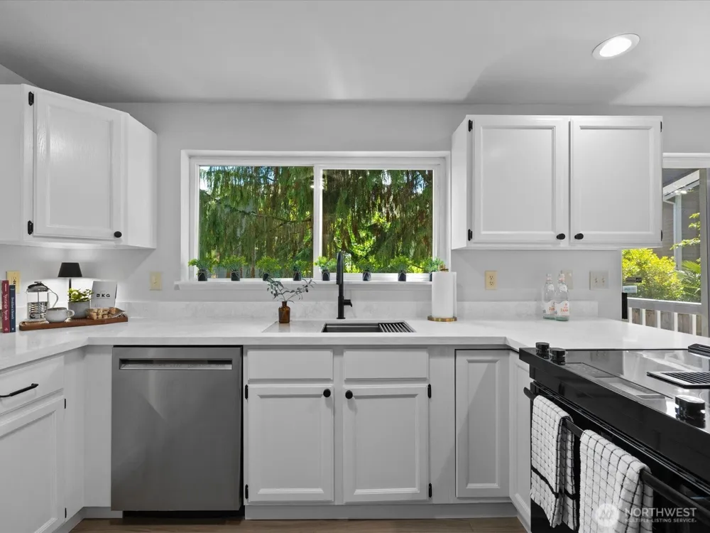 15931 2nd Place W Lynnwood, WA 98087