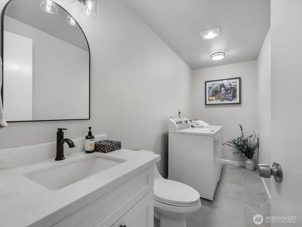 15931 2nd Place W Lynnwood, WA 98087