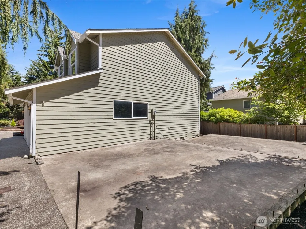 15931 2nd Place W Lynnwood, WA 98087
