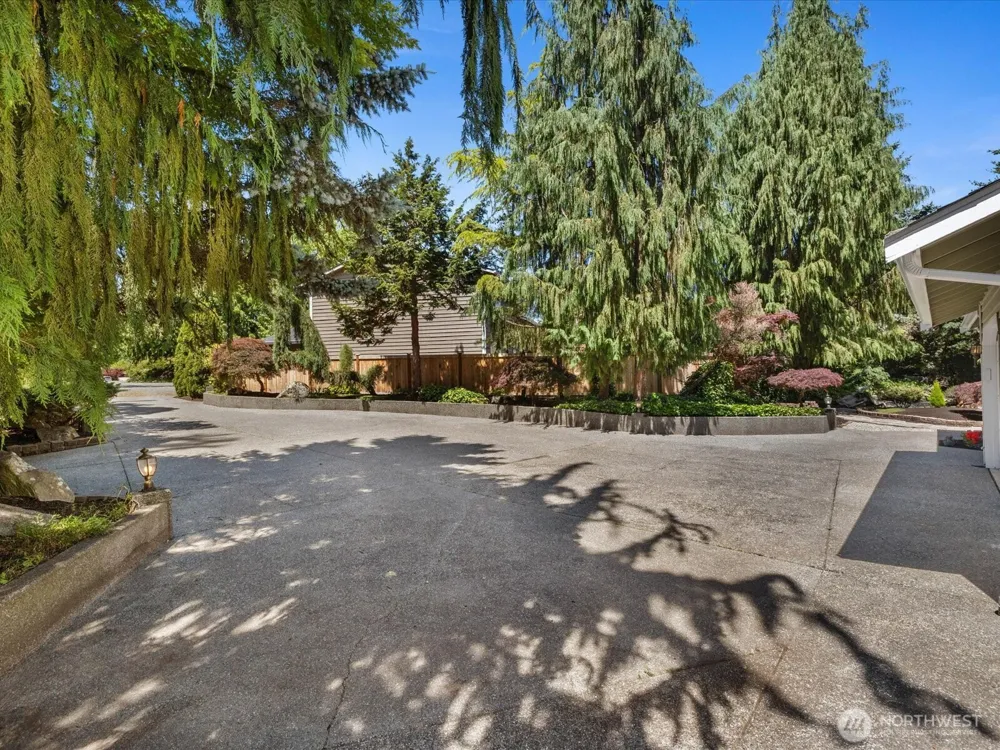 15931 2nd Place W Lynnwood, WA 98087
