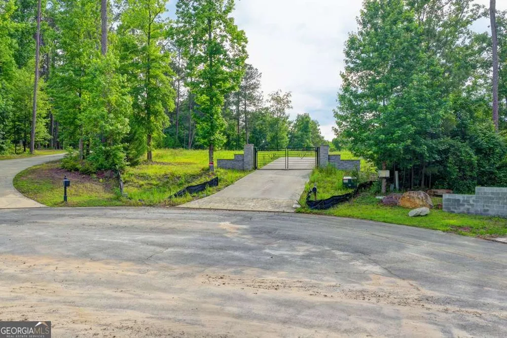 535 Penny LN Loganville, GA 30052