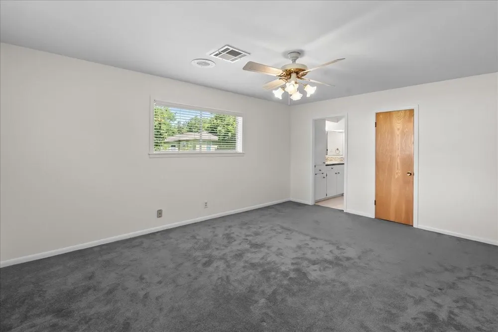 1404 S Main Street Anahuac, TX 77514