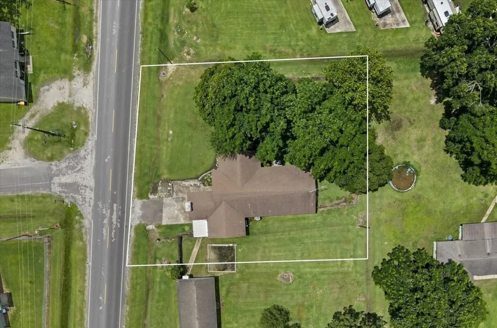 1404 S Main Street Anahuac, TX 77514
