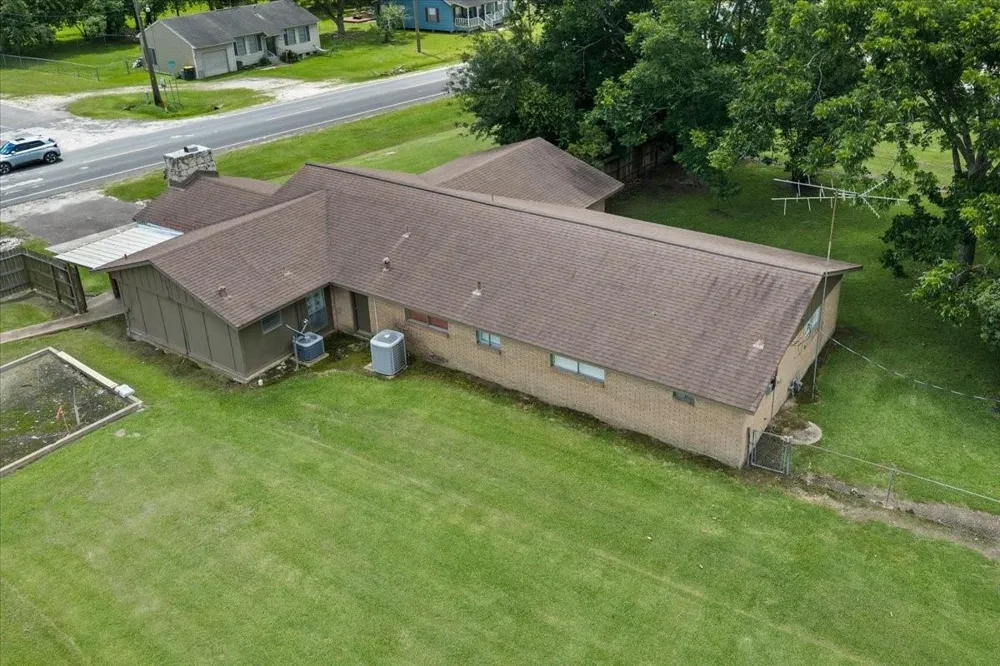 1404 S Main Street Anahuac, TX 77514
